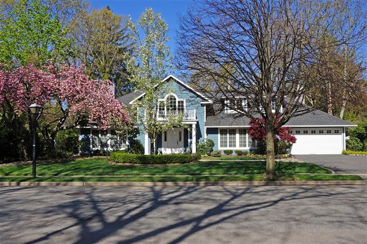 Available Roslyn Heights $1,495,000 Web# 2651128 (Small)